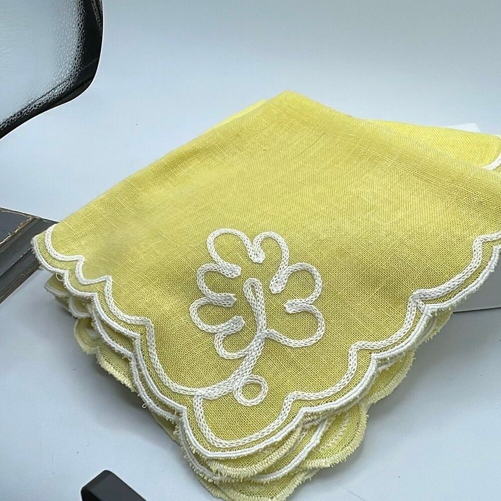 Vintage yellow Linen 16”x16” set of 6 scalloped edge floral